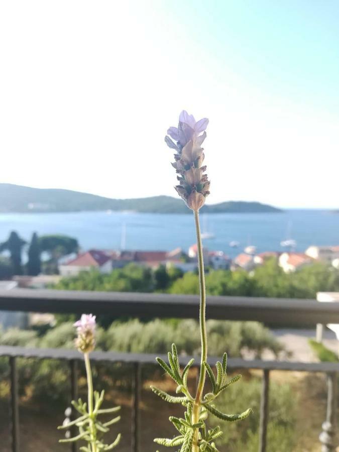A Lovely And Cozy Room With A Breathtaking View Vis Kültér fotó