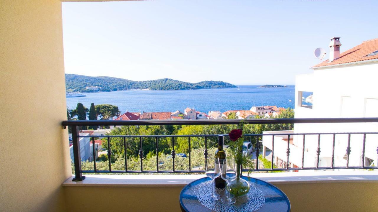 A Lovely And Cozy Room With A Breathtaking View Vis Kültér fotó