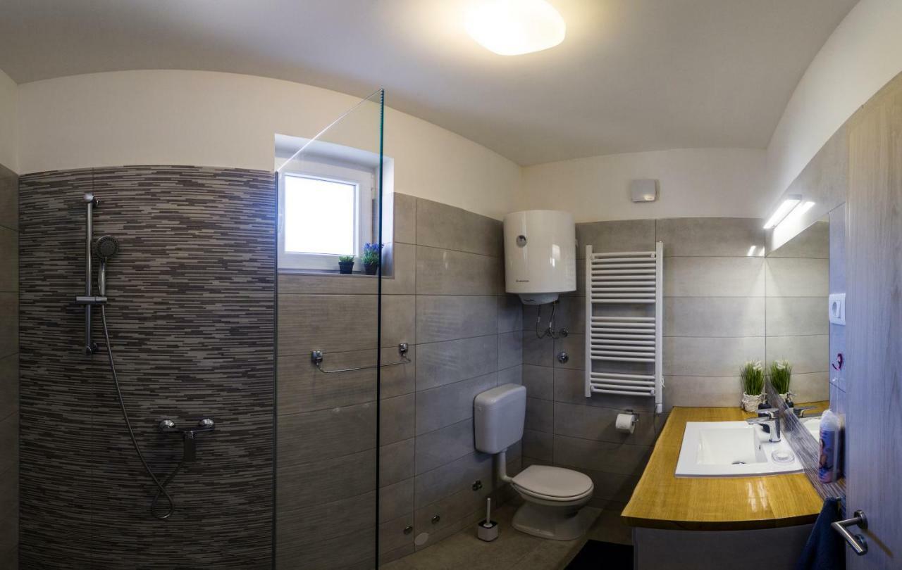 A Lovely And Cozy Room With A Breathtaking View Vis Kültér fotó