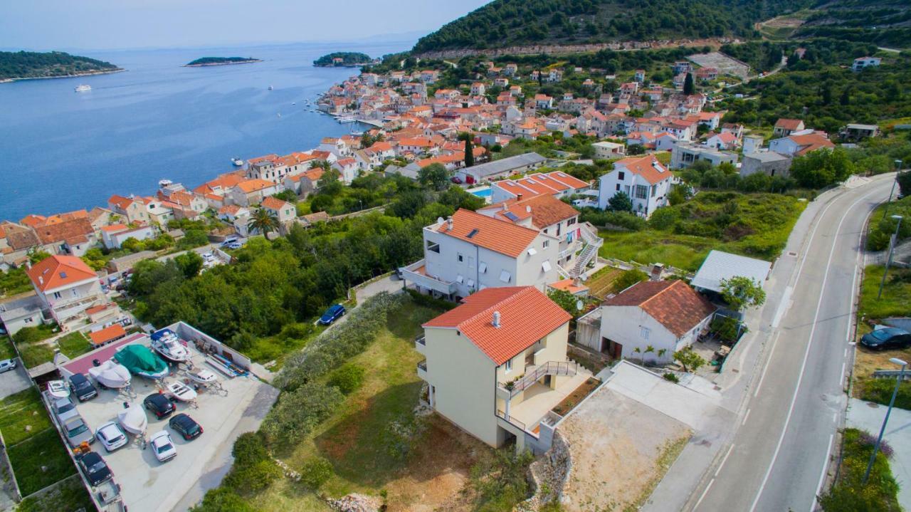 A Lovely And Cozy Room With A Breathtaking View Vis Kültér fotó